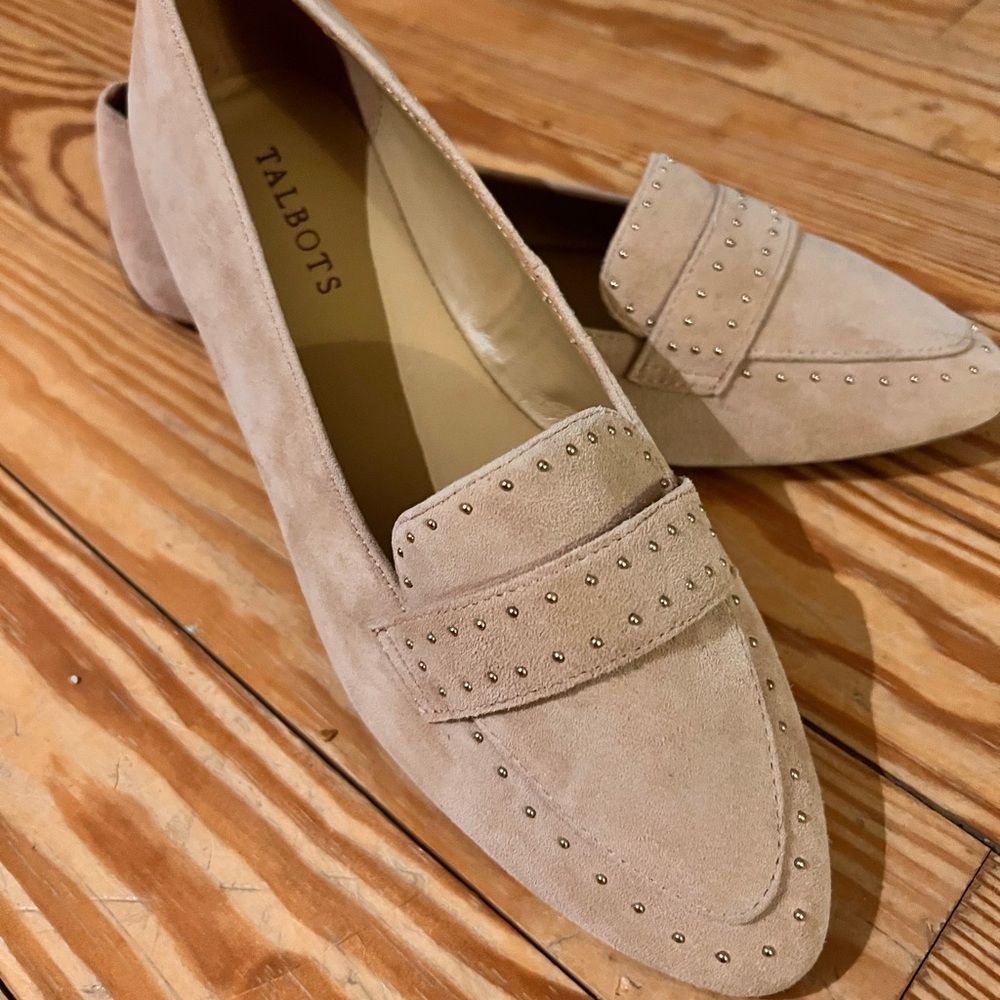 NWOT Talbots Soft Pink Flats with Classic Loafer Driving Shoe Design.